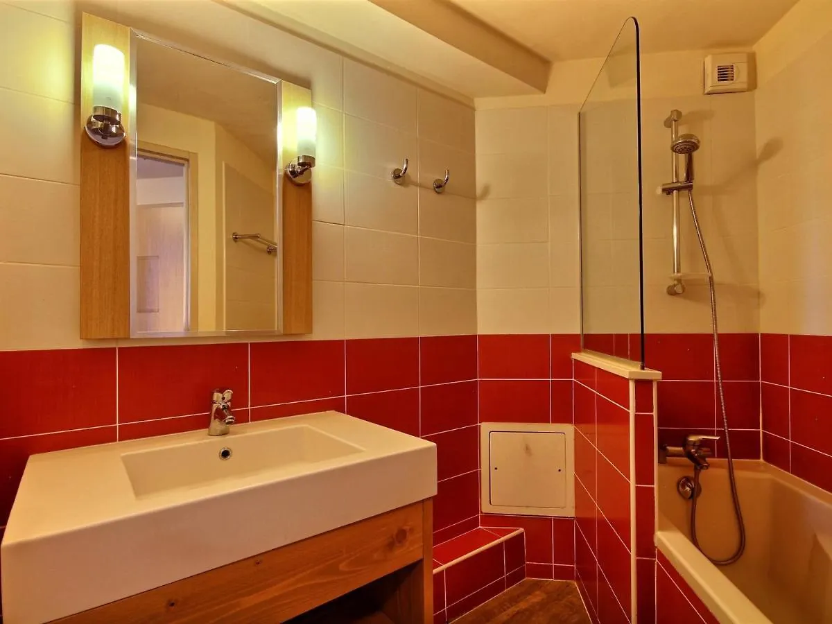 Deux Pieces Pour 4-5, Balcons, Proche Des Pistes Et Commerces - Fr-1-455-180 La Plagne-Tarentaise Apartment